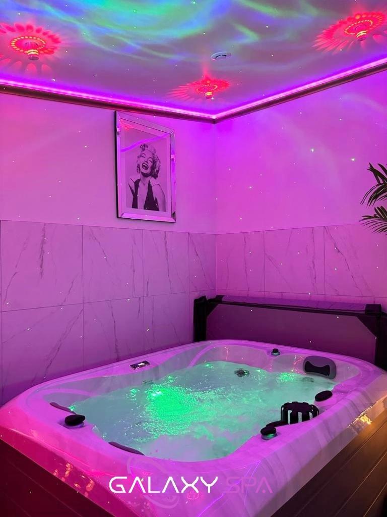 Galaxy Spa - Suite Jupiter Jacuzzi Privatif Champigneulles Exteriör bild